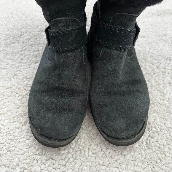 UGG Braiden Black Suede Boots Buckle Detail Fur Lined Women’s Size 6.5 - Picture 5 of 11